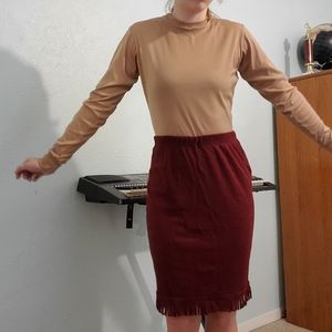 Maroon skirt with frilled bottom szS